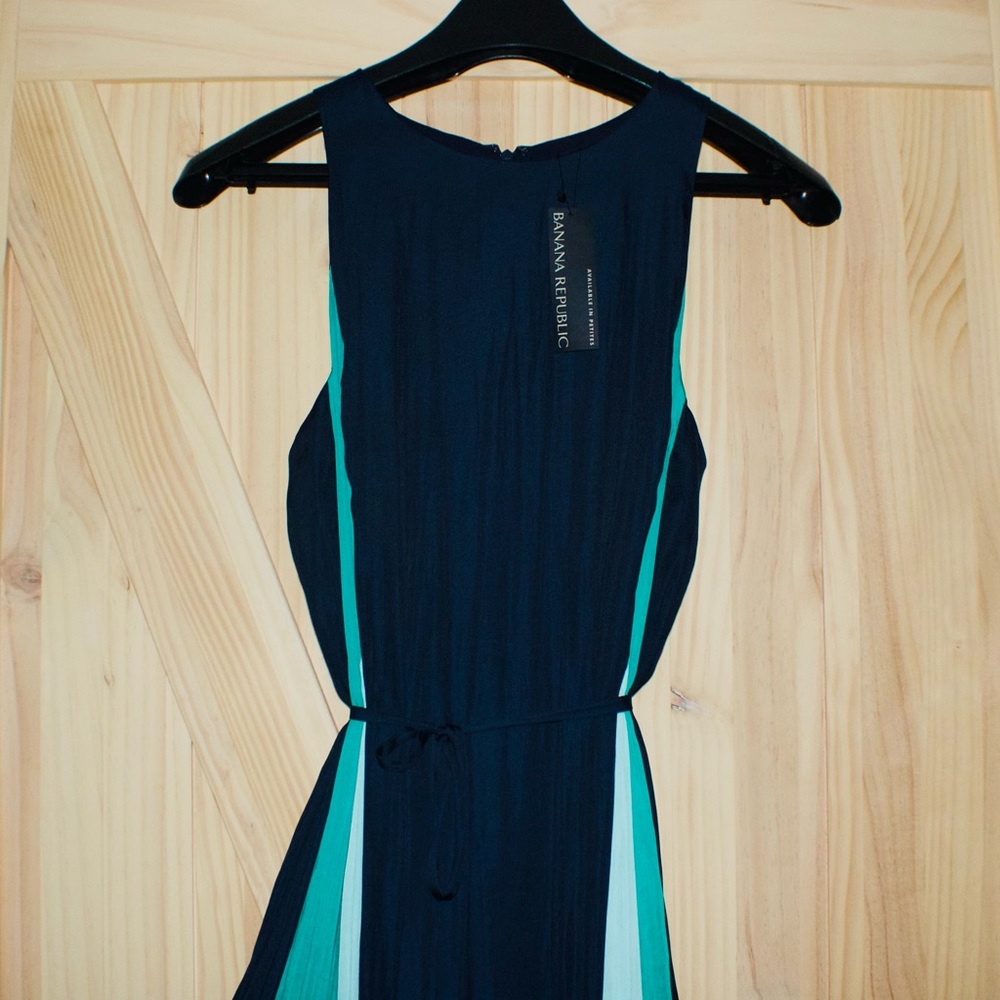 Silk Banana Republic dress new with tags~ size 12